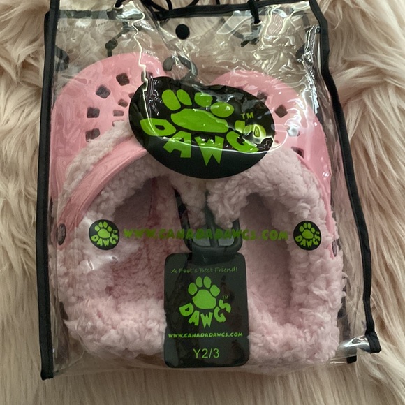 Slippers - Picture 3 of 3